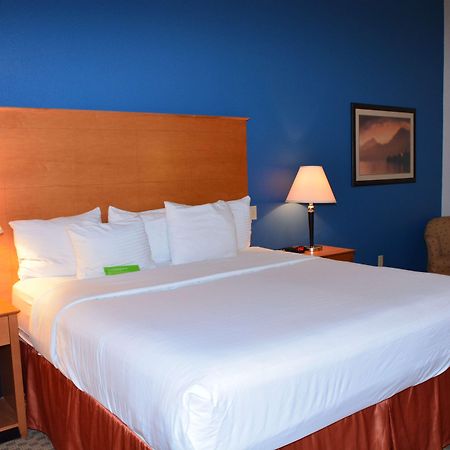 Baymont Inn & Suites Бренем Екстер'єр фото