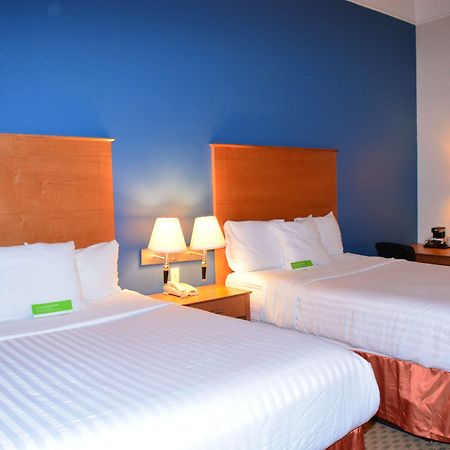 Baymont Inn & Suites Бренем Екстер'єр фото