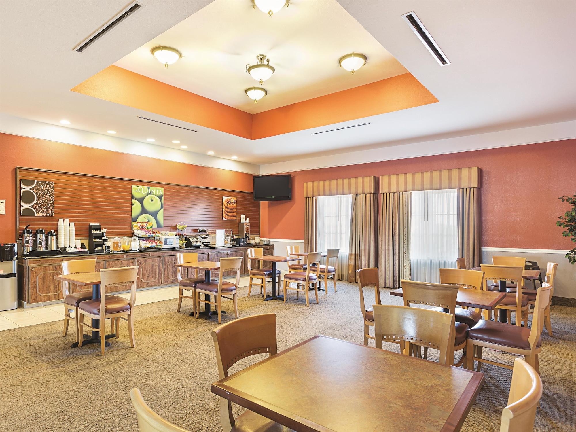 Baymont Inn & Suites Бренем Екстер'єр фото