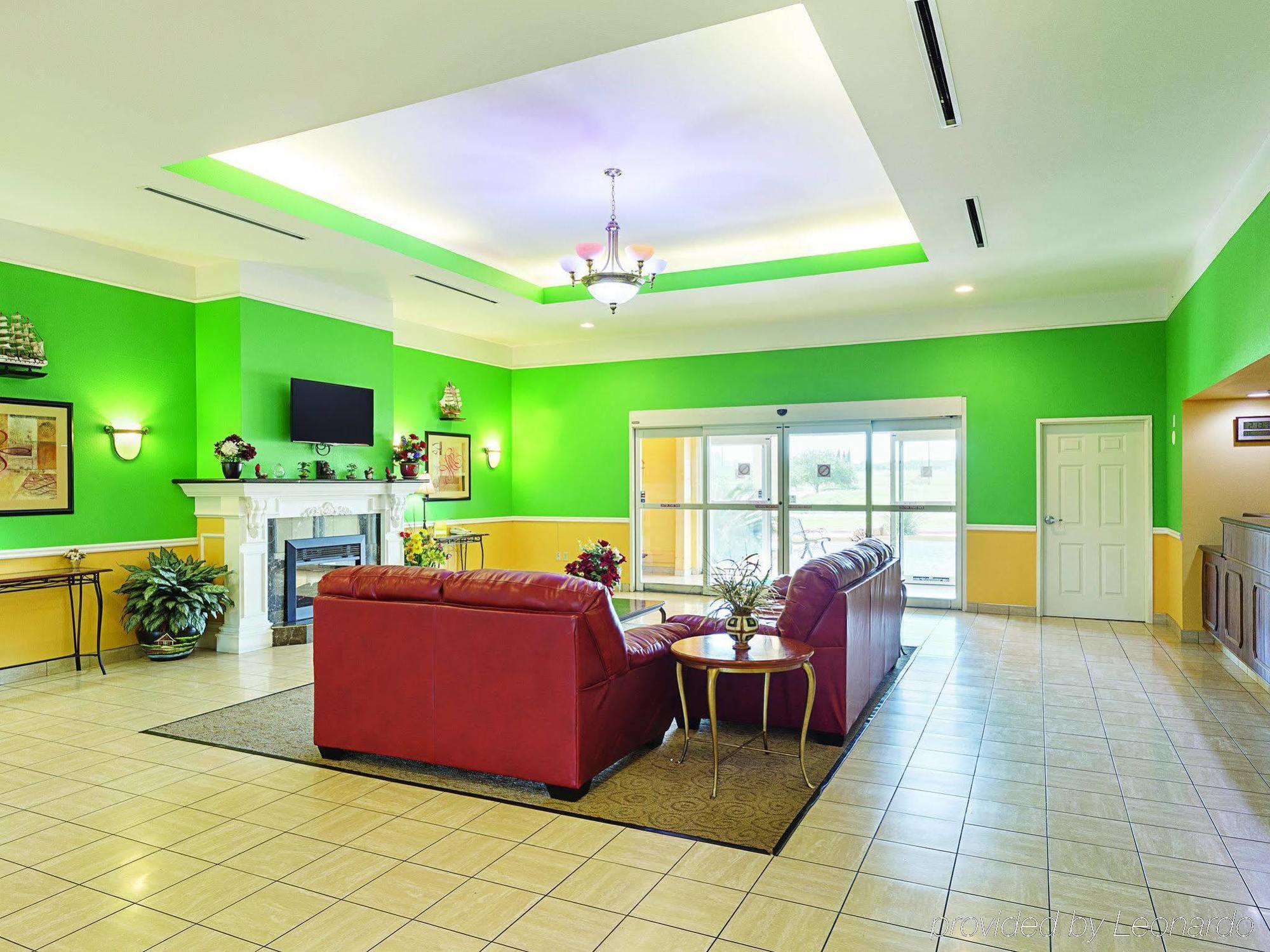 Baymont Inn & Suites Бренем Екстер'єр фото