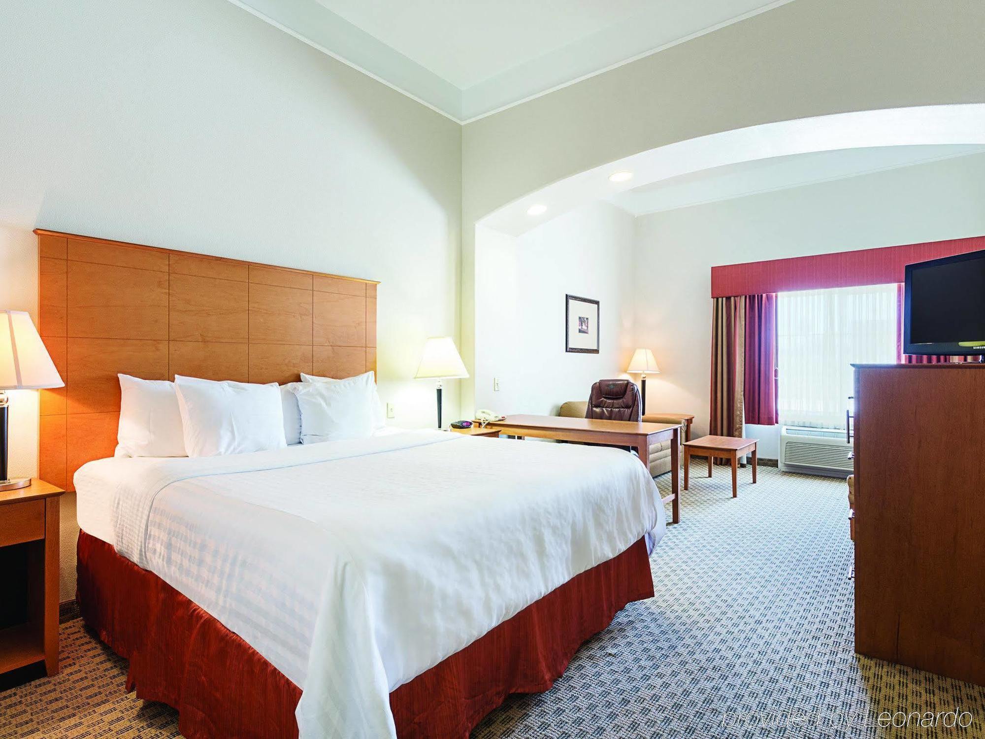 Baymont Inn & Suites Бренем Екстер'єр фото