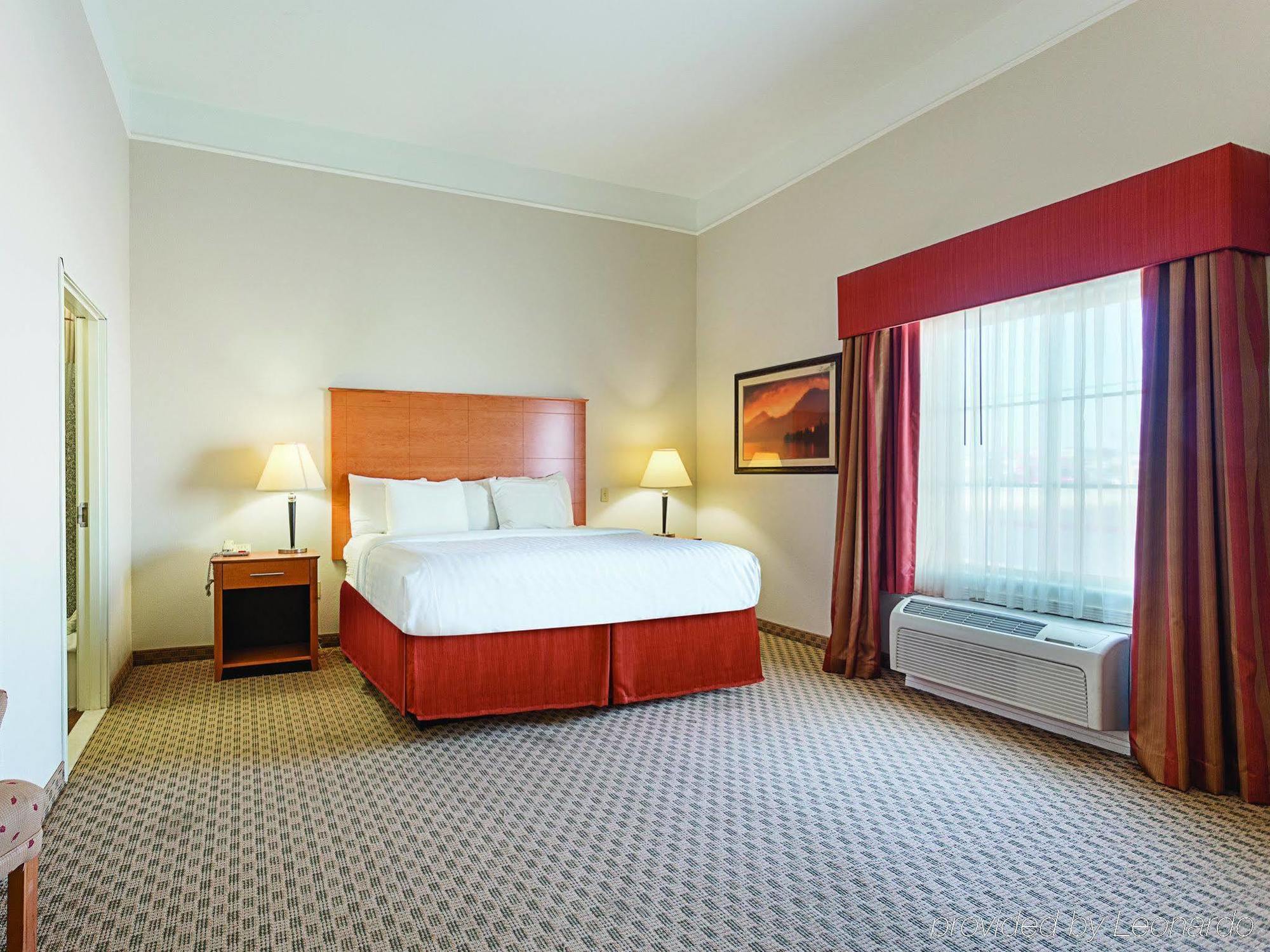 Baymont Inn & Suites Бренем Екстер'єр фото