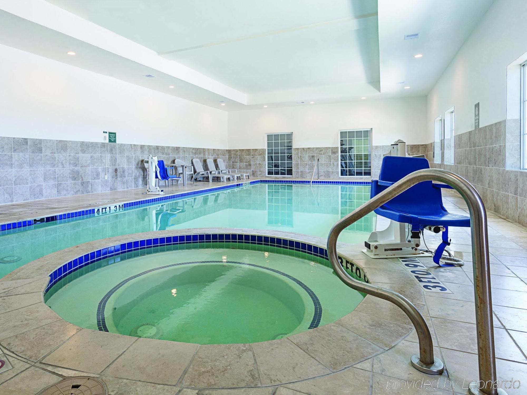 Baymont Inn & Suites Бренем Екстер'єр фото