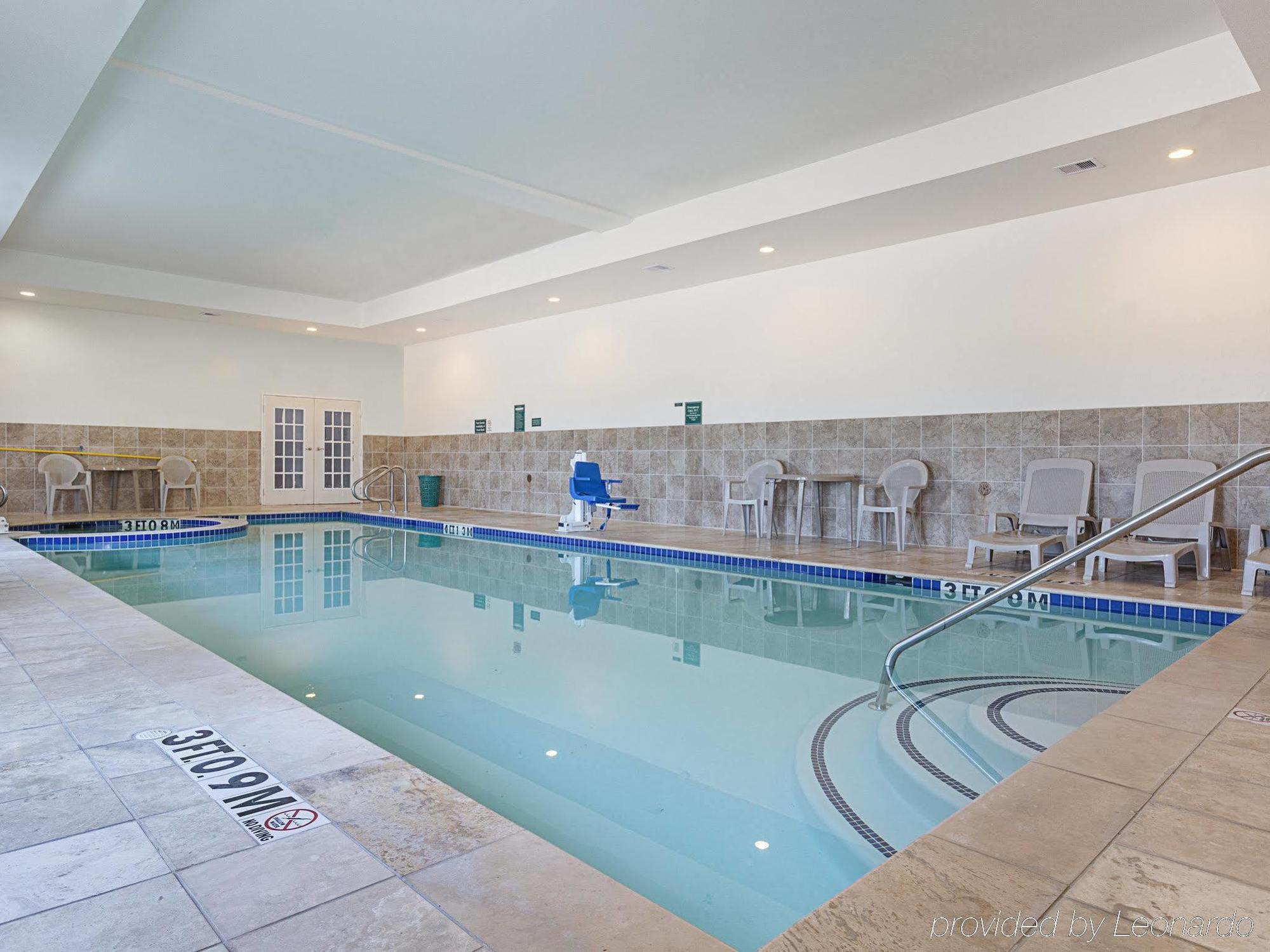 Baymont Inn & Suites Бренем Екстер'єр фото