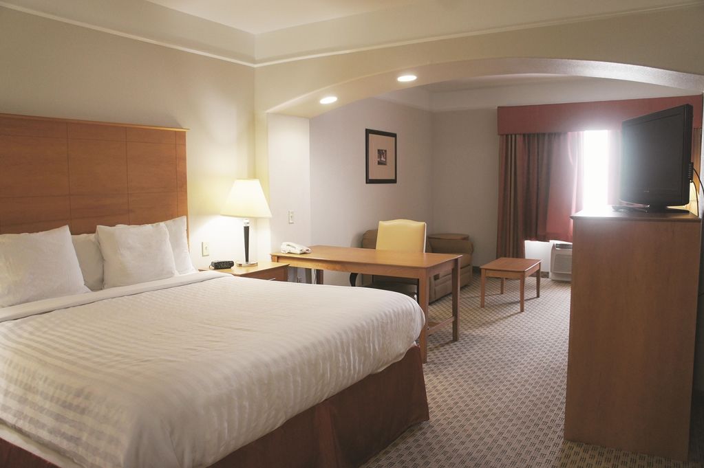 Baymont Inn & Suites Бренем Номер фото
