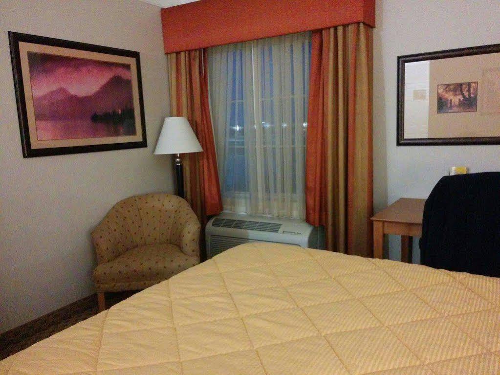 Baymont Inn & Suites Бренем Екстер'єр фото